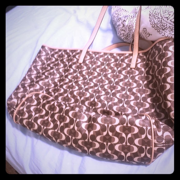 Coach Handbags - Purse Coach Handbags - Purse
